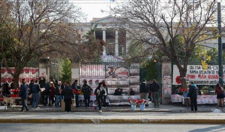 Πολυτεχνείο: Προπηλάκισαν μέλη του ΣΥΡΙΖΑ | Pagenews.gr Πολυτεχνείο: Προπηλάκισαν μέλη του ΣΥΡΙΖΑ | Pagenews.gr