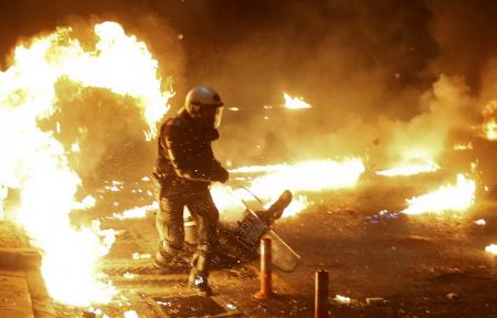 Θεσσαλονίκη τώρα: Φωτιές και οδοφράγματα έξω από την Πολυτεχνική Σχολή του ΑΠΘ (pics&vids) | Pagenews.gr Θεσσαλονίκη τώρα: Φωτιές και οδοφράγματα έξω από την Πολυτεχνική Σχολή του ΑΠΘ (pics&vids) | Pagenews.gr