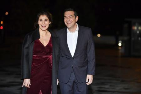 Τσίπρας και Μπαζιάνα στο δείπνο του Μακρόν (pics) | Pagenews.gr Τσίπρας και Μπαζιάνα στο δείπνο του Μακρόν (pics) | Pagenews.gr