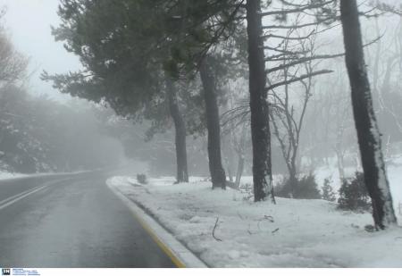 Καιρός: Πυκνή χιονόπτωση στην Πάρνηθα – Κλειστός ο δρόμος από το τελεφερίκ | Pagenews.gr Καιρός: Πυκνή χιονόπτωση στην Πάρνηθα – Κλειστός ο δρόμος από το τελεφερίκ | Pagenews.gr