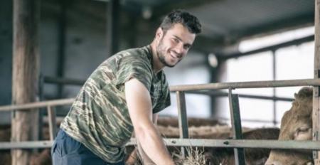 Αγρότες από τη Λάρισα έβγαλαν το δικό τους ημερολόγιο | Pagenews.gr Αγρότες από τη Λάρισα έβγαλαν το δικό τους ημερολόγιο | Pagenews.gr