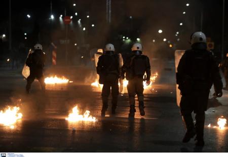 Γρηγορόπουλος: Μολότοφ και δακρυγόνα στη Θεσσαλονίκη – Καίγεται το εργοτάξιο του Μετρό (pics&vids) | Pagenews.gr Γρηγορόπουλος: Μολότοφ και δακρυγόνα στη Θεσσαλονίκη – Καίγεται το εργοτάξιο του Μετρό (pics&vids) | Pagenews.gr
