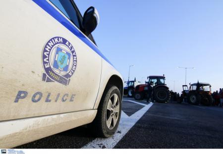 Μπλόκα αγροτών: Αμετακίνητα τα τρακτέρ σε Κεντρική και Δυτική Μακεδονία | Pagenews.gr Μπλόκα αγροτών: Αμετακίνητα τα τρακτέρ σε Κεντρική και Δυτική Μακεδονία | Pagenews.gr