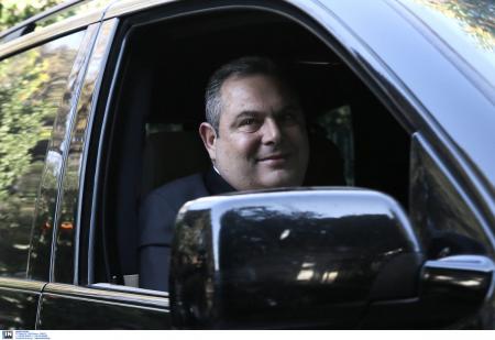 Παραίτηση Καμμένου: Χαμός στο twitter – «Ξεκίνησαν οι εργασίες αποκόλλησης από την καρέκλα» | Pagenews.gr Παραίτηση Καμμένου: Χαμός στο twitter – «Ξεκίνησαν οι εργασίες αποκόλλησης από την καρέκλα» | Pagenews.gr