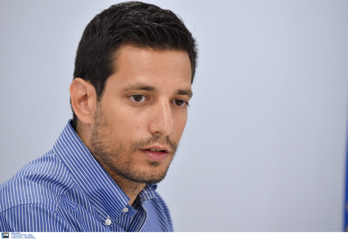 Είναι η υποκρισία, ηλίθιε