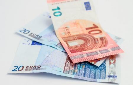 Δώρα στο Δημόσιο: Επανέρχονται, αλλά «ψαλιδισμένα» – Ποσά 250 και 300 ευρώ | Pagenews.gr Δώρα στο Δημόσιο: Επανέρχονται, αλλά «ψαλιδισμένα» – Ποσά 250 και 300 ευρώ | Pagenews.gr