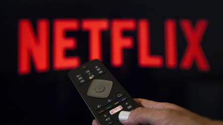 Netflix: Αυτή είναι η νέα σειρά που έχει καθηλώσει τους τηλεθεατές (vid) | Pagenews.gr Netflix: Αυτή είναι η νέα σειρά που έχει καθηλώσει τους τηλεθεατές (vid) | Pagenews.gr