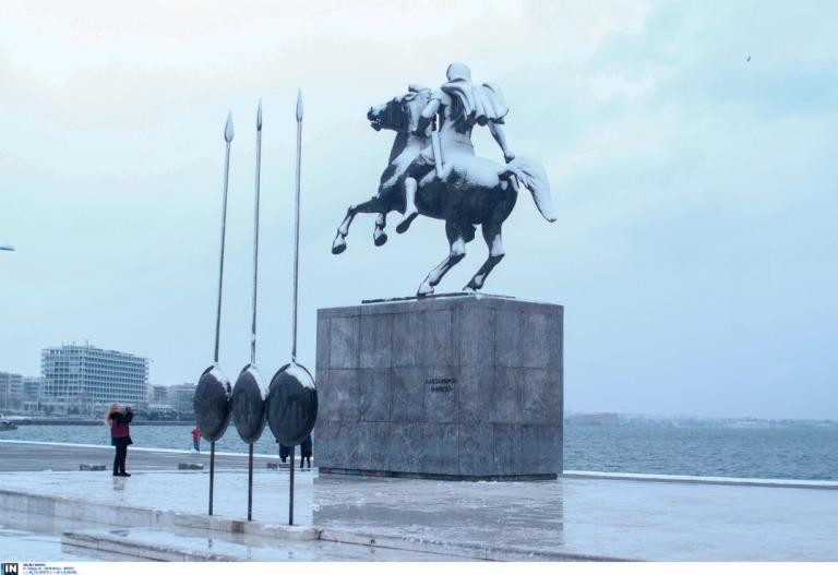 Θεσσαλονίκη τώρα: Η συμπρωτεύουσα ντύθηκε στα λευκά (pics)