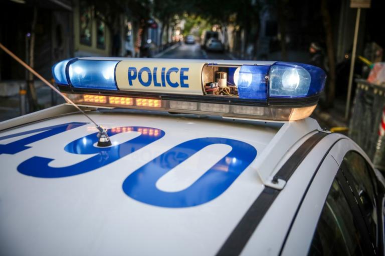 Πάτρα: Ξυλοκόπησε την γυναίκα του στη μέση του δρόμου