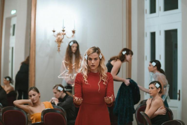 Δημοτικό Θέατρο Πειραιά: 10 «κούκλες» για τη γυναικεία χειραφέτηση (pics)