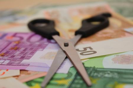 Handelsblatt για τις ελληνικές τράπεζες: Το εφιαλτικό σενάριο για «κούρεμα» καταθέσεων | Pagenews.gr Handelsblatt για τις ελληνικές τράπεζες: Το εφιαλτικό σενάριο για «κούρεμα» καταθέσεων | Pagenews.gr