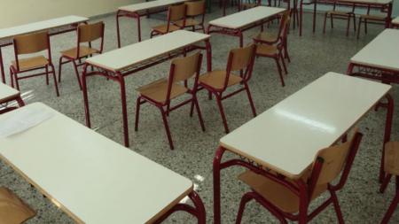Μαθήτρια στην Πάτρα είπε σε καθηγητή «μην μας σκοτίζεις τα @ρχ!δ!@» και έπεσε ξύλο (vid) | Pagenews.gr Μαθήτρια στην Πάτρα είπε σε καθηγητή «μην μας σκοτίζεις τα @ρχ!δ!@» και έπεσε ξύλο (vid) | Pagenews.gr