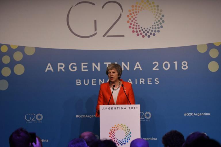 Brexit: Η Μέι παρουσίασε τη νέα συμφωνία