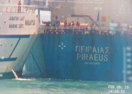 Σύγκρουση πλοίων: Σύγκρουση ελληνικού φορτηγού πλοίου με σκάφος στη Σιγκαπούρη | Pagenews.gr Σύγκρουση πλοίων: Σύγκρουση ελληνικού φορτηγού πλοίου με σκάφος στη Σιγκαπούρη | Pagenews.gr