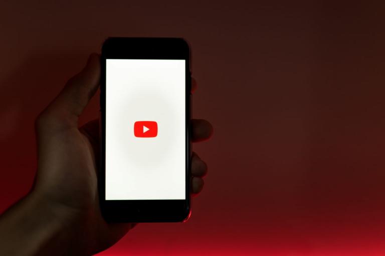 ΥouTube: Μπλοκάρει τα σχόλια στα βίντεο με παιδιά λόγω φόβων παιδοφιλίας