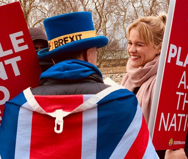 Brexit: Σε χαοτική κατάσταση η βρετανική κυβέρνηση