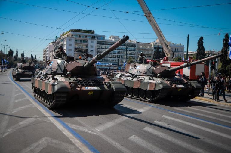 25η Μαρτίου: Ολοκληρώθηκε η στρατιωτική παρέλαση στο κέντρο της Αθήνας (pics)