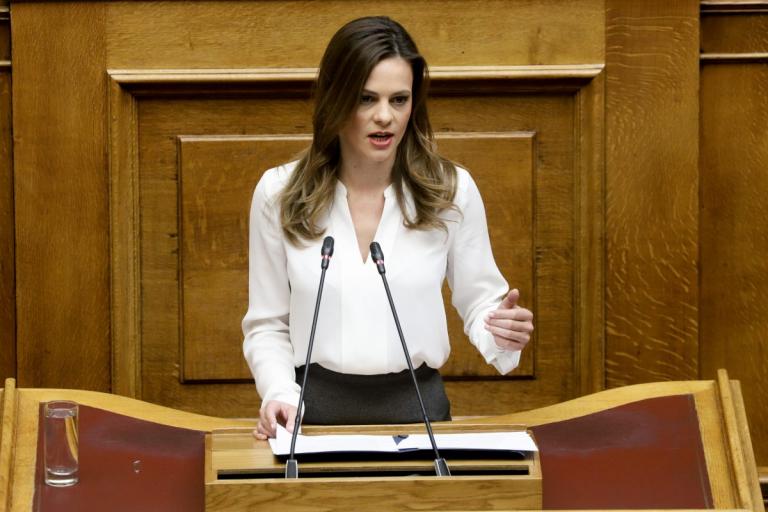 Αχτσιόγλου: Σε τροχιά δυναμικής ανάκαμψης η ελληνική οικονομία