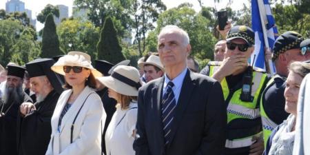 Γιώργος Βαρεμένος: Άγριες αποδοκιμασίες μετά την παρέλαση στη Μελβούρνη – Φώναζαν «προδότη» | Pagenews.gr Γιώργος Βαρεμένος: Άγριες αποδοκιμασίες μετά την παρέλαση στη Μελβούρνη – Φώναζαν «προδότη» | Pagenews.gr