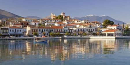 Γαλαξίδι: Τουρίστας έριξε το αυτοκίνητο στη θάλασσα και πήγε για ούζα (pic) | Pagenews.gr Γαλαξίδι: Τουρίστας έριξε το αυτοκίνητο στη θάλασσα και πήγε για ούζα (pic) | Pagenews.gr