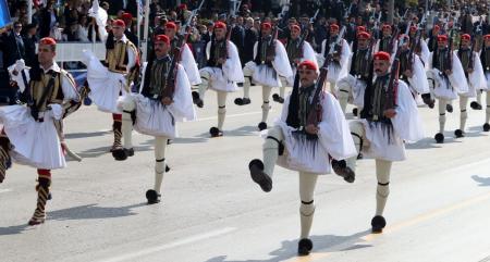 Παρέλαση 25ης Μαρτίου: Συγκλόνισαν οι Εύζωνες υπό τους ήχους του «Μακεδονία Ξακουστή» | Pagenews.gr Παρέλαση 25ης Μαρτίου: Συγκλόνισαν οι Εύζωνες υπό τους ήχους του «Μακεδονία Ξακουστή» | Pagenews.gr