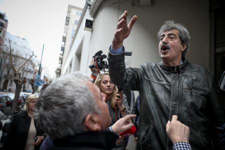 Χαμός στο Twitter για τον Πολάκη και την ανάρτησή του εναντίον του Κυμπουρόπουλου (pics) | Pagenews.gr Χαμός στο Twitter για τον Πολάκη και την ανάρτησή του εναντίον του Κυμπουρόπουλου (pics) | Pagenews.gr