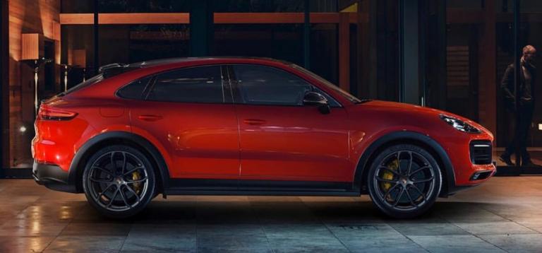Porsche: Αναβαθμίζει τη γκάμα του Cayenne