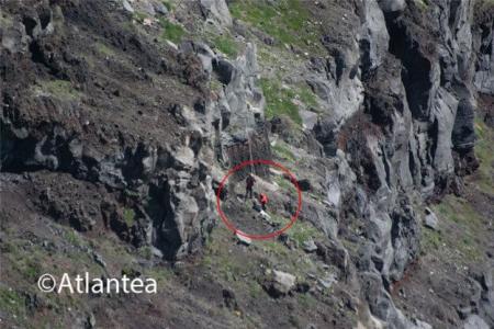 Σαντορίνη: Πήγε να πιάσει το drone του και έπεσε στον γκρεμό (pics) | Pagenews.gr Σαντορίνη: Πήγε να πιάσει το drone του και έπεσε στον γκρεμό (pics) | Pagenews.gr