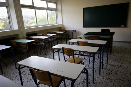 Πέντε διάσημοι Έλληνες που δεν τελείωσαν το σχολείο | Pagenews.gr Πέντε διάσημοι Έλληνες που δεν τελείωσαν το σχολείο | Pagenews.gr