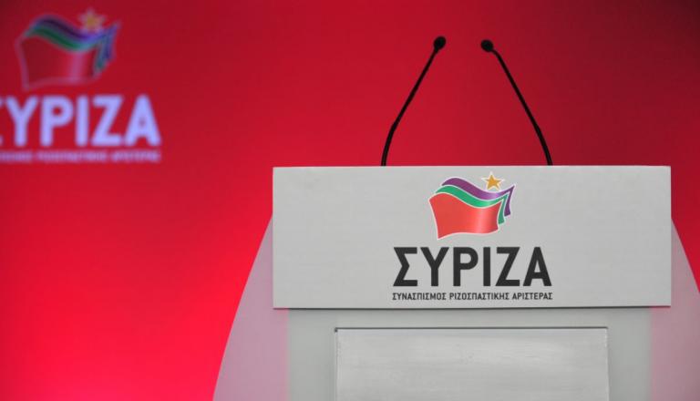 ΣΥΡΙΖΑ κατά Μητσοτάκη: «Θέλει να ισοπεδώσει τα εργασιακά δικαιώματα»