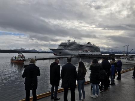 Viking Sky: Αίσιο τέλος στο θρίλερ στη Νορβηγία – Το κρουαζιερόπλοιο έφθασε στο λιμάνι του Μόλντε | Pagenews.gr Viking Sky: Αίσιο τέλος στο θρίλερ στη Νορβηγία – Το κρουαζιερόπλοιο έφθασε στο λιμάνι του Μόλντε | Pagenews.gr