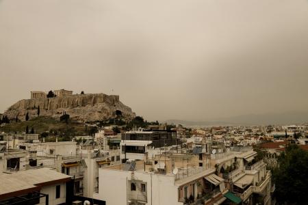 Καιρός: Η αφρικανική σκόνη σκεπάζει την Αθήνα (pics) | Pagenews.gr Καιρός: Η αφρικανική σκόνη σκεπάζει την Αθήνα (pics) | Pagenews.gr
