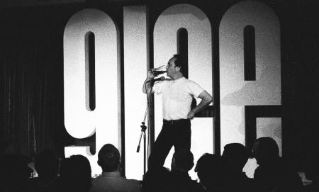 Ian Cognito: Πέθανε στην σκηνή και ο κόσμος νόμιζε ότι κάνει πλάκα | Pagenews.gr Ian Cognito: Πέθανε στην σκηνή και ο κόσμος νόμιζε ότι κάνει πλάκα | Pagenews.gr