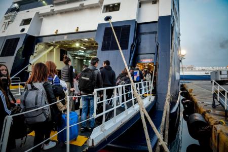 Πάσχα 2019: Αδειάζει η πρωτεύουσα – Χιλιάδες Αθηναίοι αποχωρούν με IX, πλοία και αεροπλάνα | Pagenews.gr Πάσχα 2019: Αδειάζει η πρωτεύουσα – Χιλιάδες Αθηναίοι αποχωρούν με IX, πλοία και αεροπλάνα | Pagenews.gr