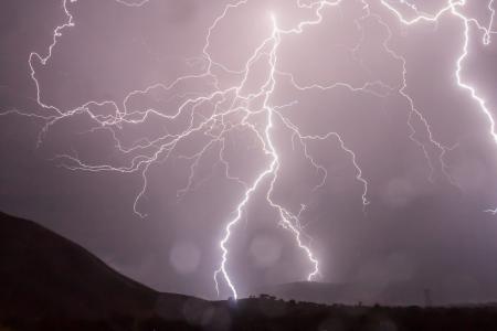 Κεραυνοί: 32 νεκροί και 35 τραυματίες στην Ελλάδα από το 2000 | Pagenews.gr Κεραυνοί: 32 νεκροί και 35 τραυματίες στην Ελλάδα από το 2000 | Pagenews.gr