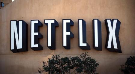 Netflix: Αύξηση στις αυτοκτονίες εφήβων έπειτα από την έναρξη προβολής της σειράς «13 γιατί» | Pagenews.gr Netflix: Αύξηση στις αυτοκτονίες εφήβων έπειτα από την έναρξη προβολής της σειράς «13 γιατί» | Pagenews.gr