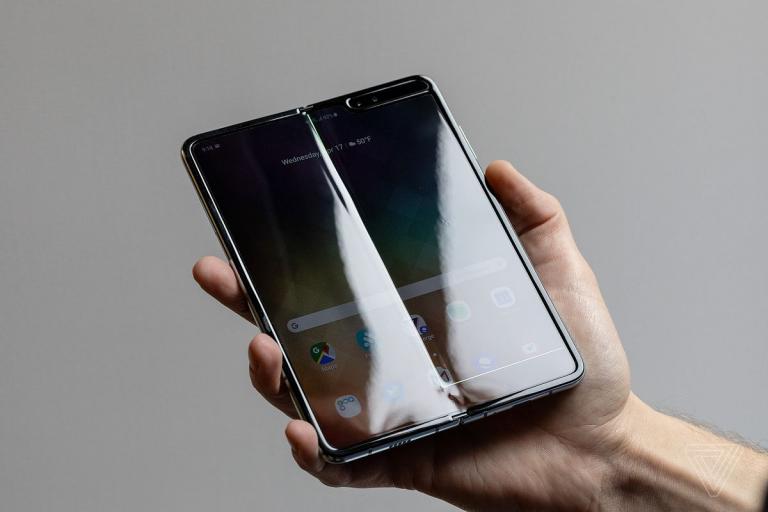 Galaxy Fold: H Samsung καθυστερεί ξανά την κυκλοφορία του (vid)