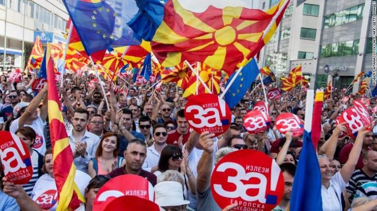 Βόρεια Μακεδονία: Αντίστροφη μέτρηση για τον δεύτερο γύρο των προεδρικών εκλογών