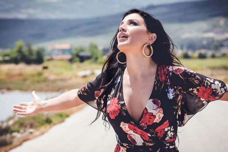 Ιουλία Καλλιμάνη: Νέα σειρά εμφανίσεων για την νεαρή τραγουδίστρια