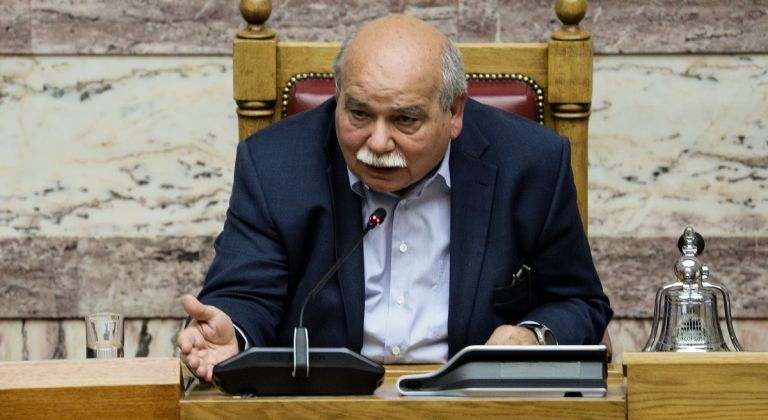 Βούτσης για επίθεση στη Βουλή: «Απαράδεκτη και αντιδημοκρατική ενέργεια»