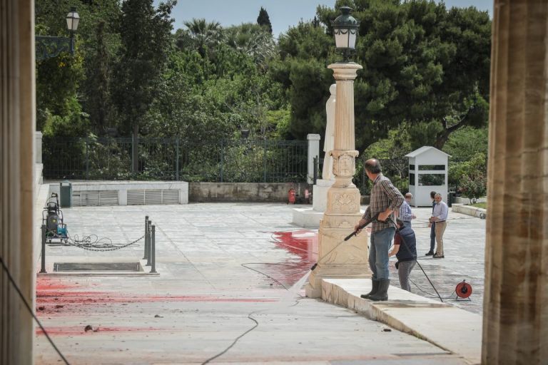 Επίθεση στη Βουλή: Για τρίτη φορά ο Ρουβίκωνας στο Κοινοβούλιο (vid)