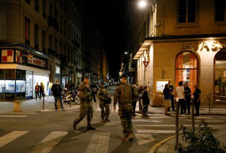 Έκρηξη στη Λιόν: Νέες φωτογραφίες του υπόπτου δημοσιοποίησε η αστυνομία | Pagenews.gr Έκρηξη στη Λιόν: Νέες φωτογραφίες του υπόπτου δημοσιοποίησε η αστυνομία | Pagenews.gr