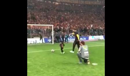 Ο Μήτρογλου junior σκοράρει και αποθεώνεται από τον κόσμο της Γαλατάσαραϊ (vid) | Pagenews.gr Ο Μήτρογλου junior σκοράρει και αποθεώνεται από τον κόσμο της Γαλατάσαραϊ (vid) | Pagenews.gr