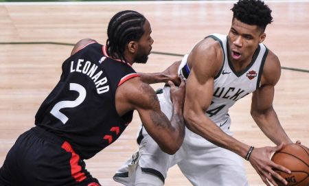 NBA: Πάλεψε αλλά δεν τα κατάφερε ο Αντετοκούνμπο – Προβάδισμα για τους Ράπτορς | Pagenews.gr NBA: Πάλεψε αλλά δεν τα κατάφερε ο Αντετοκούνμπο – Προβάδισμα για τους Ράπτορς | Pagenews.gr