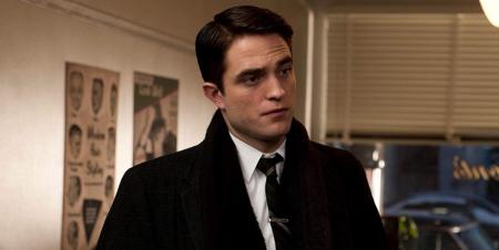 Robert Pattison: Προβάρει τη στολή του Batman | Pagenews.gr Robert Pattison: Προβάρει τη στολή του Batman | Pagenews.gr