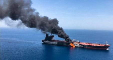 Εκρήξεις στον Κόλπο του Ομάν: Από τορπίλες και μαγνητικές νάρκες χτυπήθηκαν τα πλοία | Pagenews.gr Εκρήξεις στον Κόλπο του Ομάν: Από τορπίλες και μαγνητικές νάρκες χτυπήθηκαν τα πλοία | Pagenews.gr