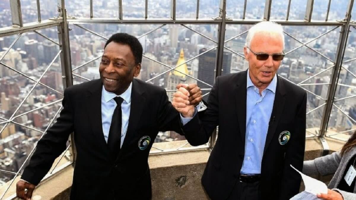 L' Equipe: Χαμός με το πρωτοσέλιδο - Γυμνοί στο ντουζ Πελέ και Μπεκενμπάουερ