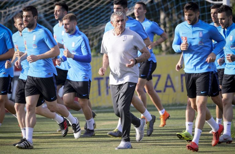 Εθνική Ελλάδος: Μένει όρθια και «αγκαλιάζει» την πρόκριση