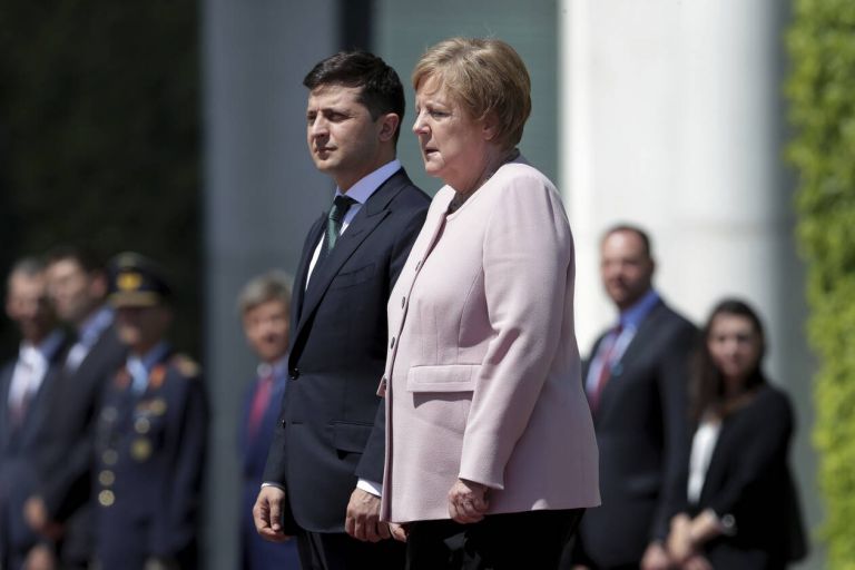 Άνγκελα Μέρκελ: Η εξήγηση για το τρέμουλο