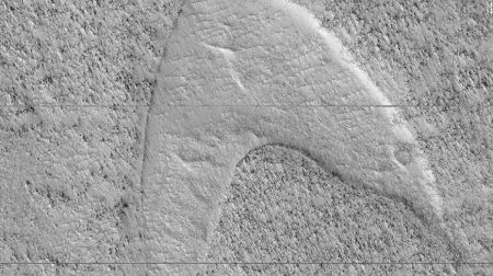 NASA: Βρήκε το σύμβολο του στόλου του Σταρ Τρεκ στον Άρη | Pagenews.gr NASA: Βρήκε το σύμβολο του στόλου του Σταρ Τρεκ στον Άρη | Pagenews.gr
